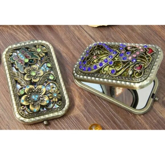 3D Flower Heart Design, Double Sided Vintage Handheld Compact Foldable Mirror - Picture 3 of 6